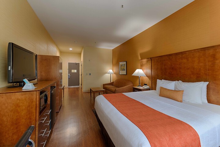 Room 13 of 27