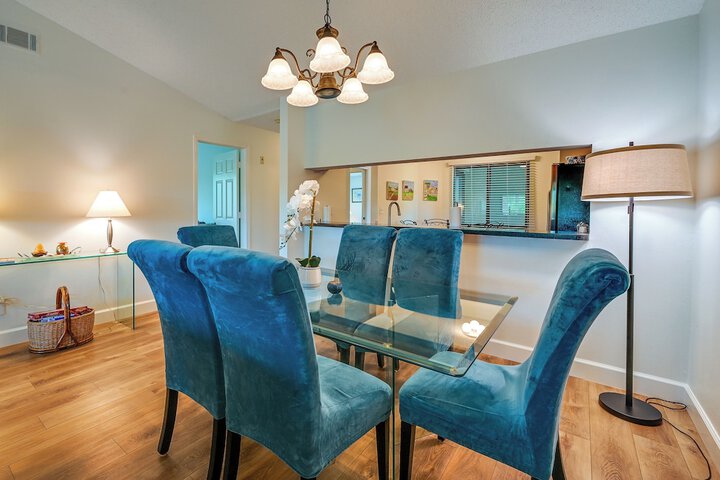 3 Mi to Beaches: Naples Condo w / Pool Access!