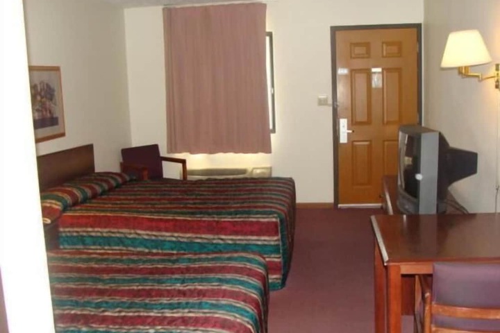 Room 17 of 40