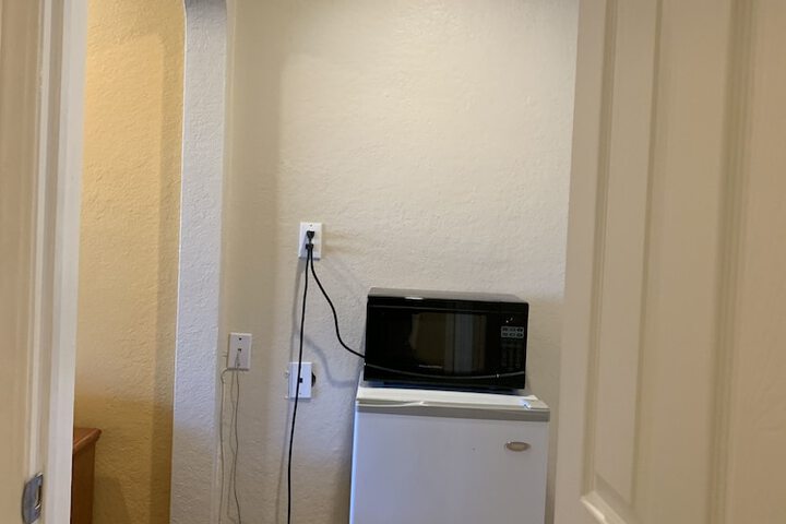 Room 24 of 107