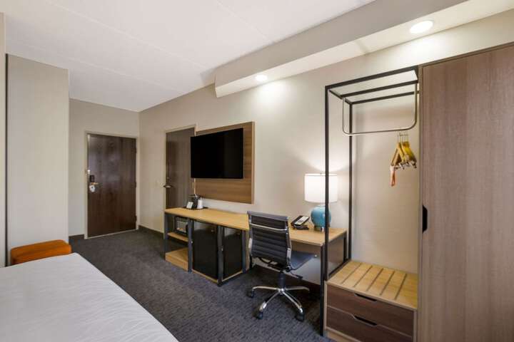 Room 32 of 53