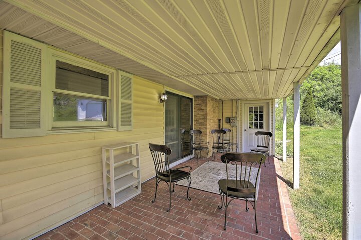 Bluefield Retreat w / Pool Table: Near Parks!