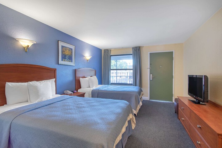 Room 14 of 18