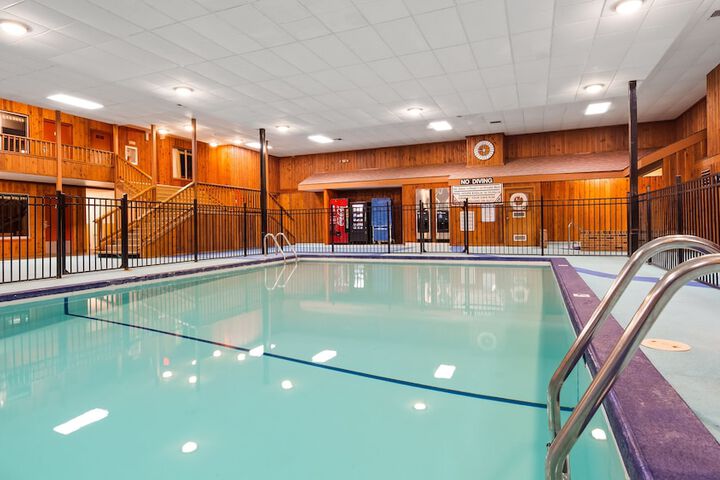Sturgis Lodge & Suites Travelodge by Wyndham