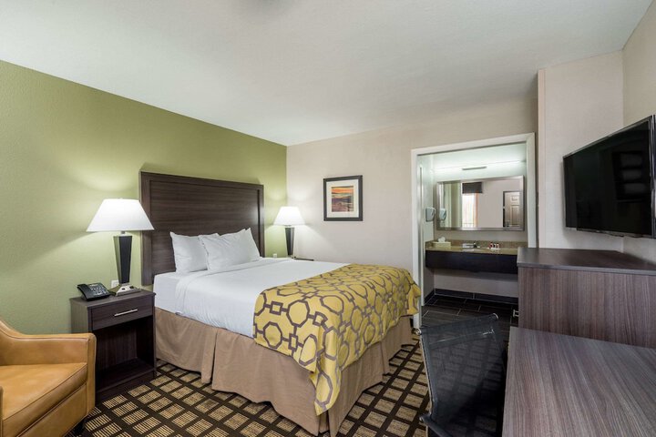 Baymont by Wyndham Clarksville