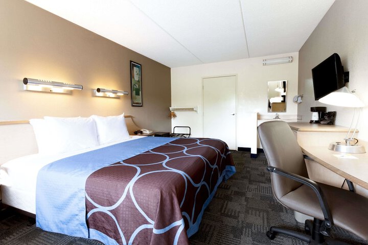 Room 9 of 15