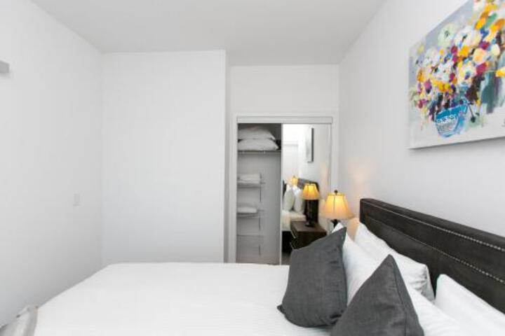 Royal Stays Furnished Apartments Entertainement District