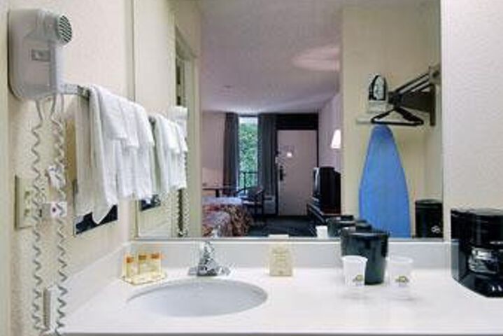 Days Inn by Wyndham Cornelius Lake Norman