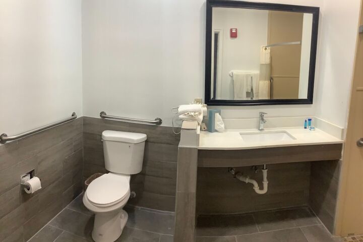 Room 20 of 33