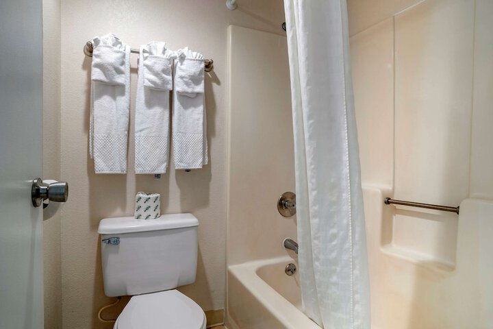 Room 32 of 40