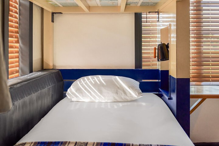 Room 40 of 61