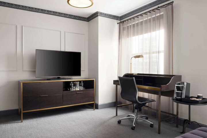 Hotel Phillips Kansas City Curio Collection by Hilton