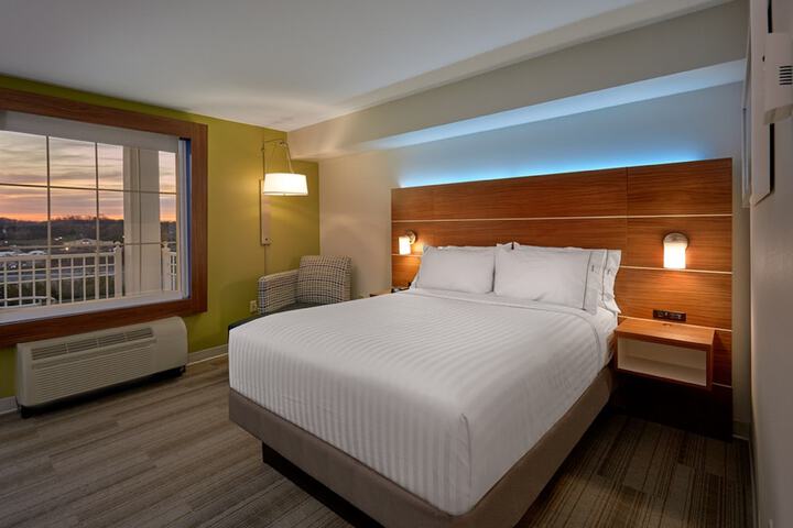 Room 16 of 38
