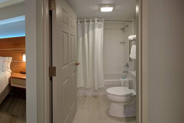 Holiday Inn Express and Suites Pigeon Forge Sevierville by IHG