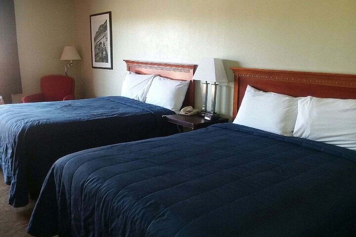 Room 10 of 33