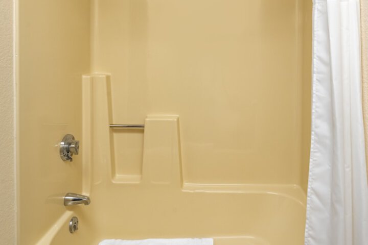 Room 16 of 83