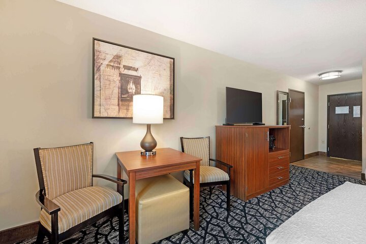 Room 9 of 28