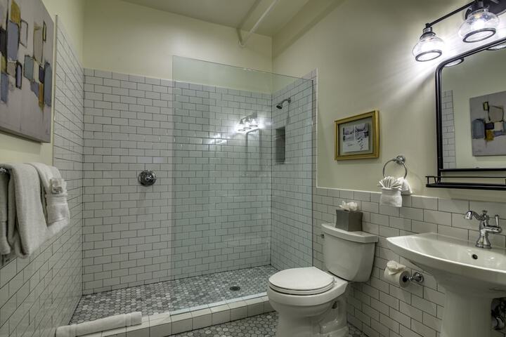 Room 19 of 28