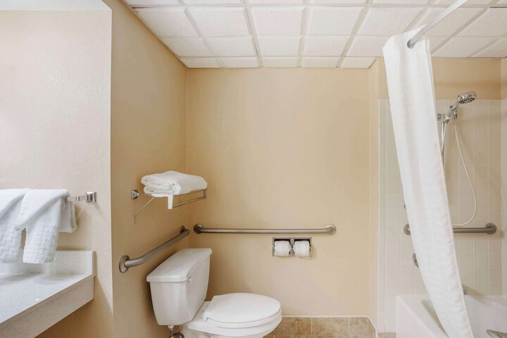 Room 40 of 61
