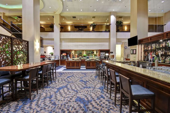 Lounge 95 of 103