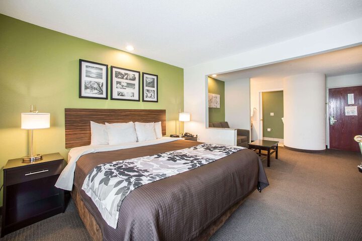 Room 21 of 38