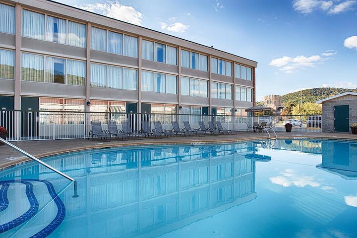 Best Western Plus Bradford Inn