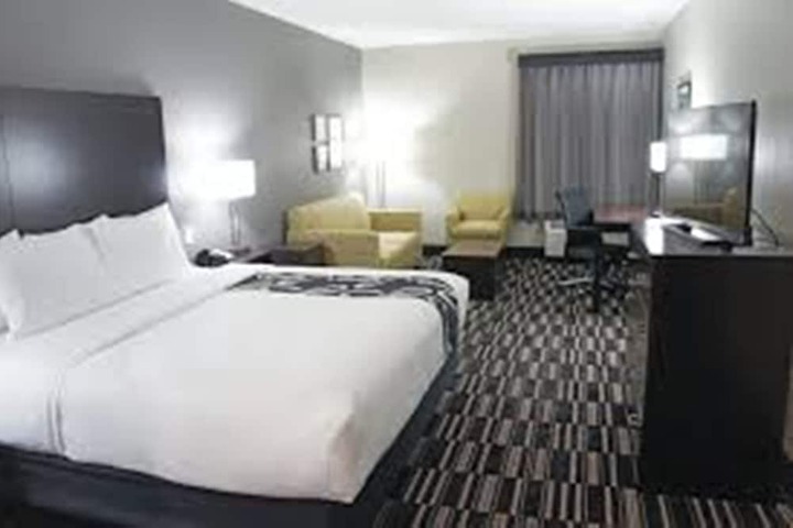 Room 10 of 33