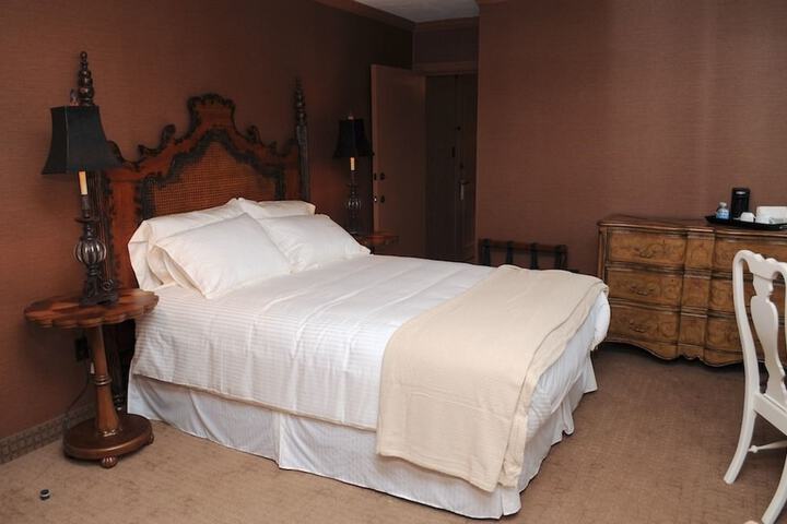 Room 30 of 47