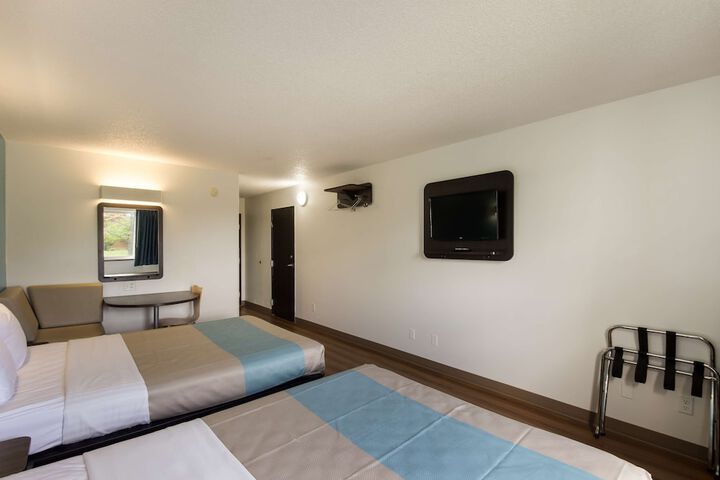 Motel 6 Rothschild WI