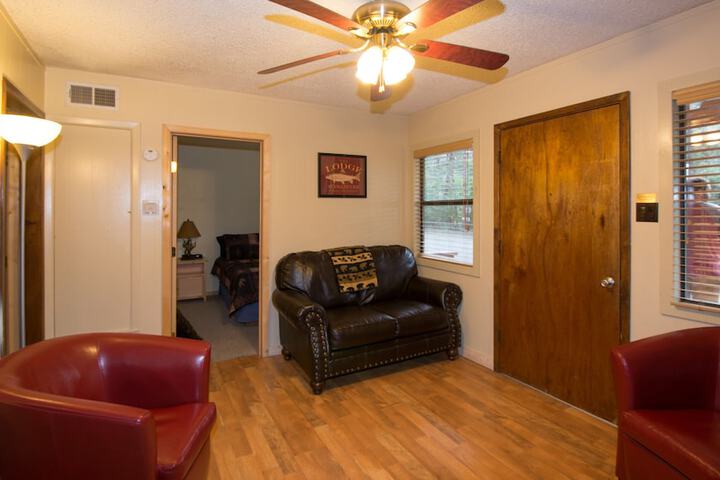 Upper Canyon Inn & Cabins