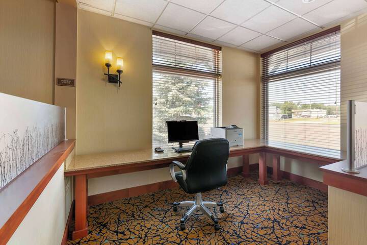 Business Center 38 of 39