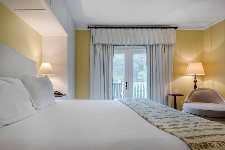 Room 107 of 185