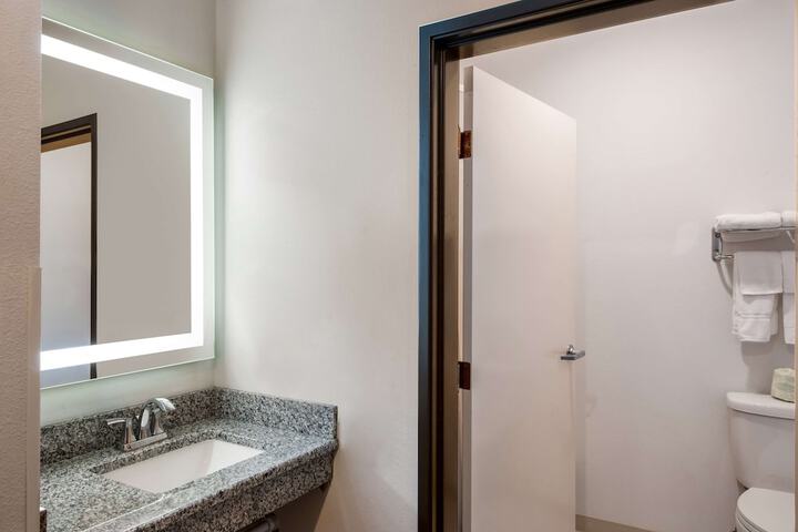 Room 21 of 43