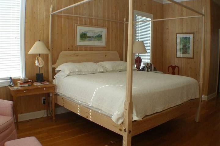 Room 5 of 13