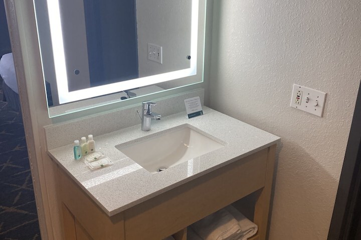 Room 15 of 36