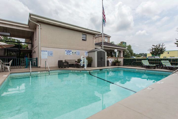 Pool 6 of 30