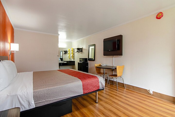 Motel 6 Bay Minette AL