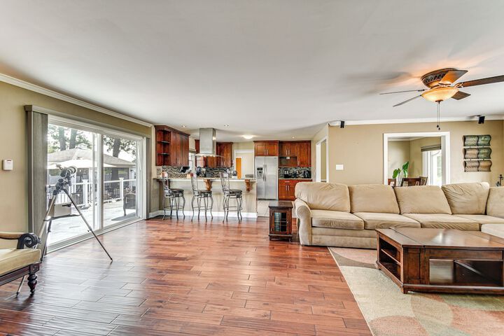 Luxe Lakefront Portsmouth Home: Fish Swim & Play!