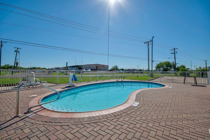 Pool 6 of 25
