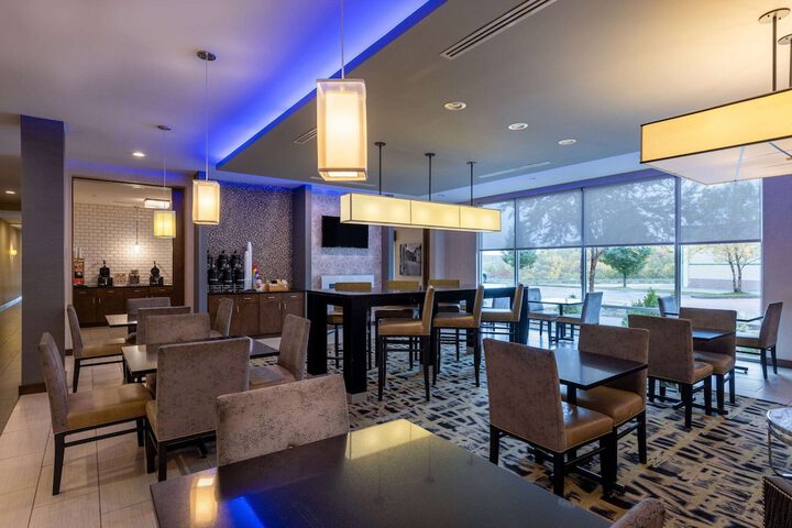 La Quinta Inn & Suites by Wyndham Morgantown