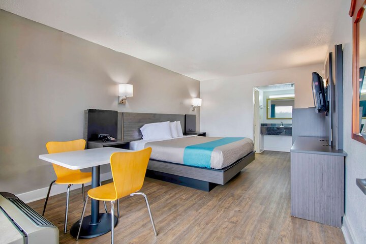 Room 12 of 27