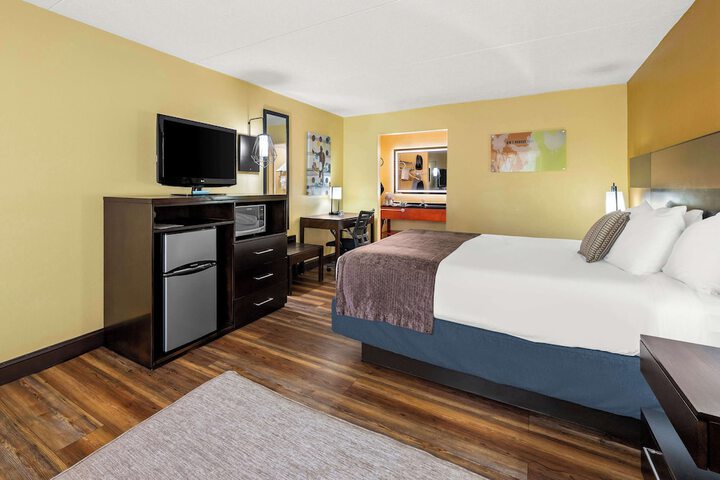 Room 33 of 45