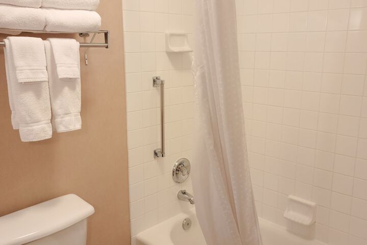 Room 32 of 64