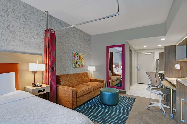 Room 27 of 46