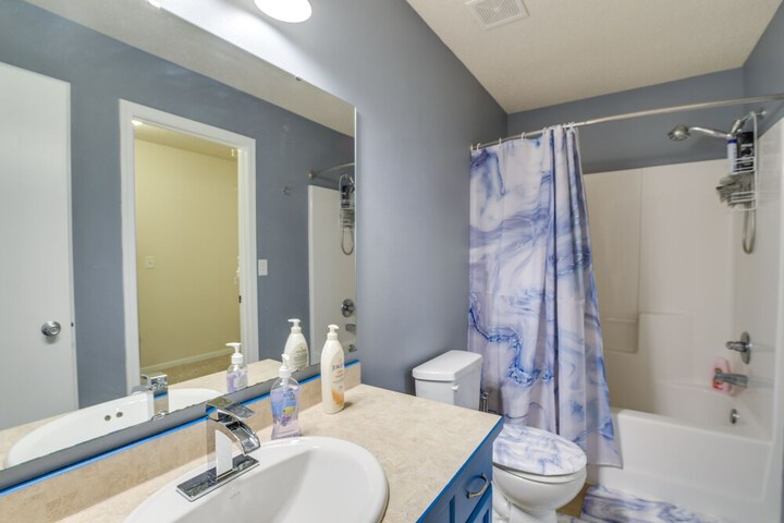 Pet-friendly North Dakota Escape w / Fenced-in Yard