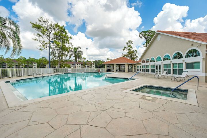 3 Mi to Beaches: Naples Condo w / Pool Access!