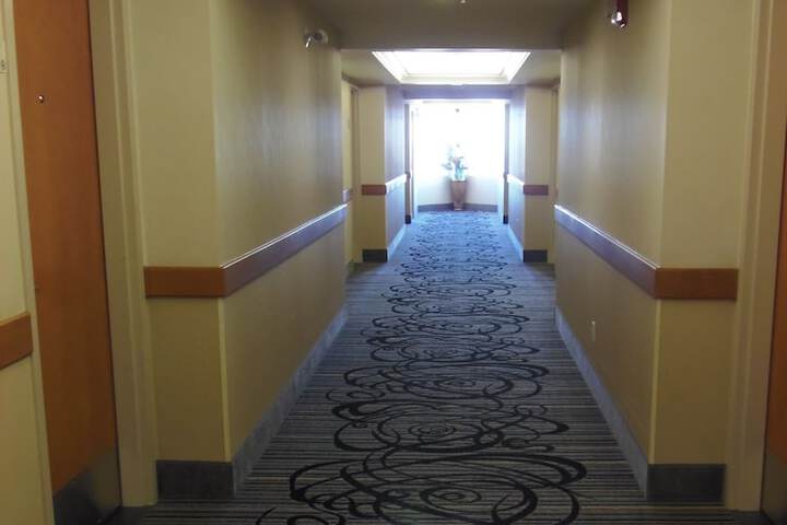 Ballroom/Hall 36 of 42