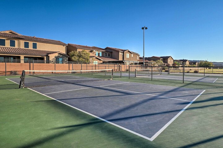 Utah Home w / Pool & Hot Tub Access Mtn Views!