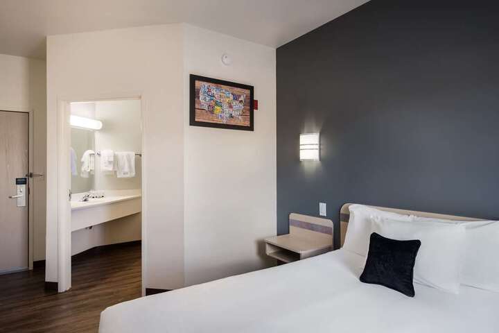 Room 80 of 112