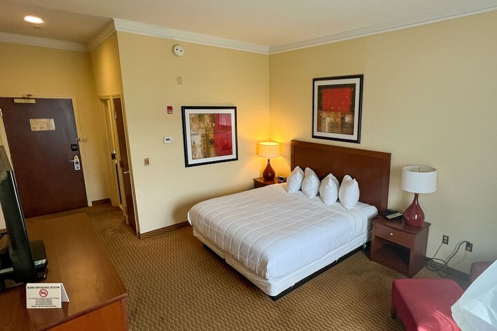 Room 8 of 16